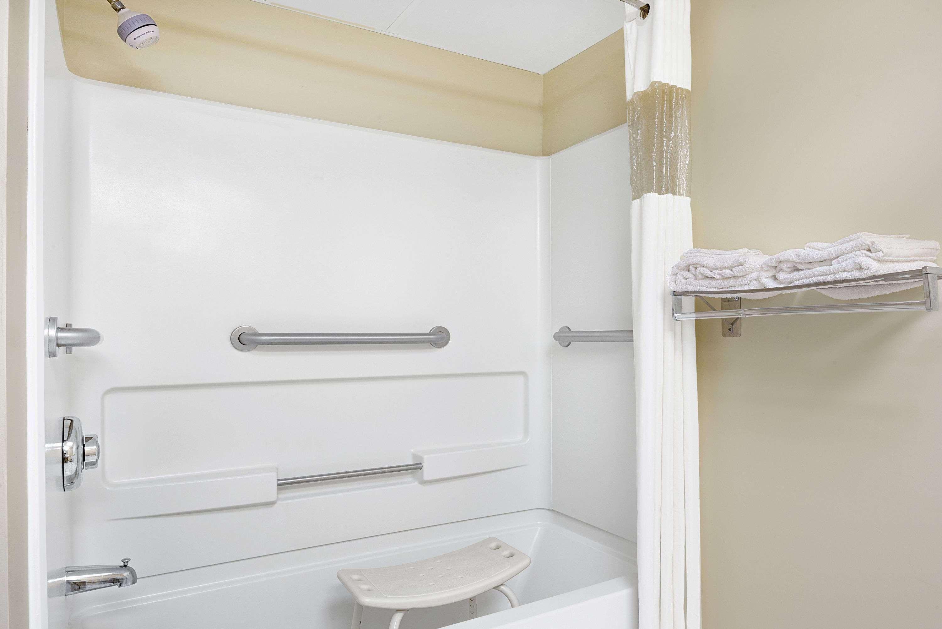 Days Inn By Wyndham Burlington East Haw River Экстерьер фото