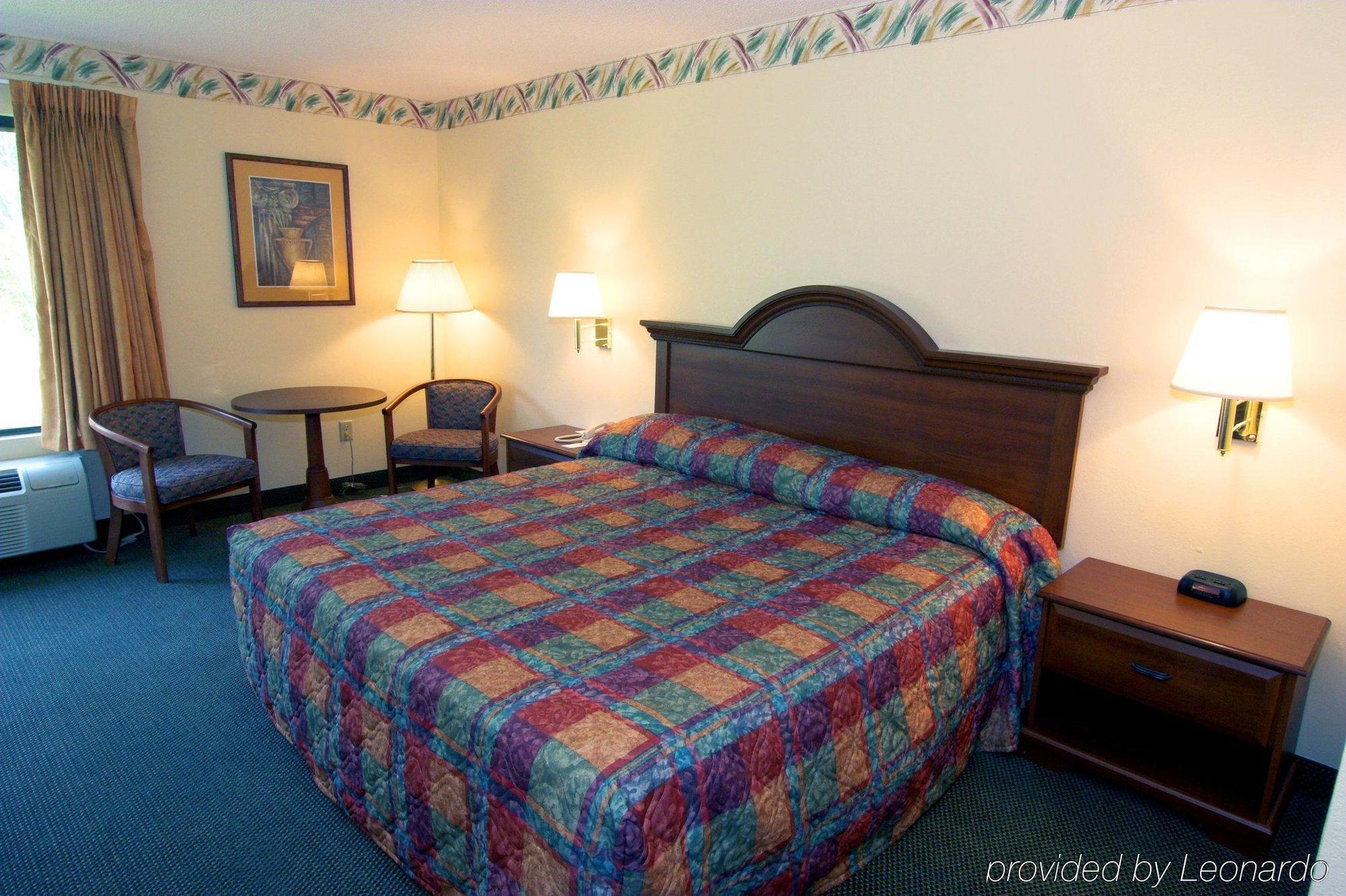 Days Inn By Wyndham Burlington East Haw River Номер фото